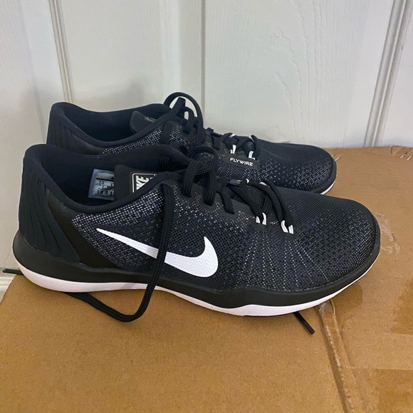 Nike Shoes - Nike Women’s Flex Supreme TR 5 size 7.5